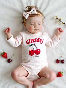 SHEIN 女嬰米色針織直條紋長袖連身衣，復古櫻桃 CHERRY 字母印花圓領連身衣，簡約修身長袖三角連身衣，春秋內搭，外出穿搭，新生兒百日照相，日常推車穿著，百搭舒適嬰兒衣物 - 杏色 - 查看 3