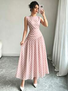 Modelyn 白色波點圖案深棕色法式雪紡長洋裝，女款低領無袖收腰修身設計，抓皺腰部顯瘦，夏季度假風優雅日常穿搭 - 彩色 - 查看 1