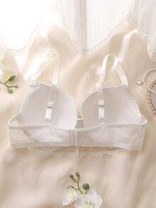 DelicateAllure Sutiã Balconette Plus Size Branco com Aro, Taça Moldada, Alta Cobertura, Alta Sustentação, Suavização Lateral, Patchwork de Renda, Puro, Elegante e Confortável - Branco - Visão 2
