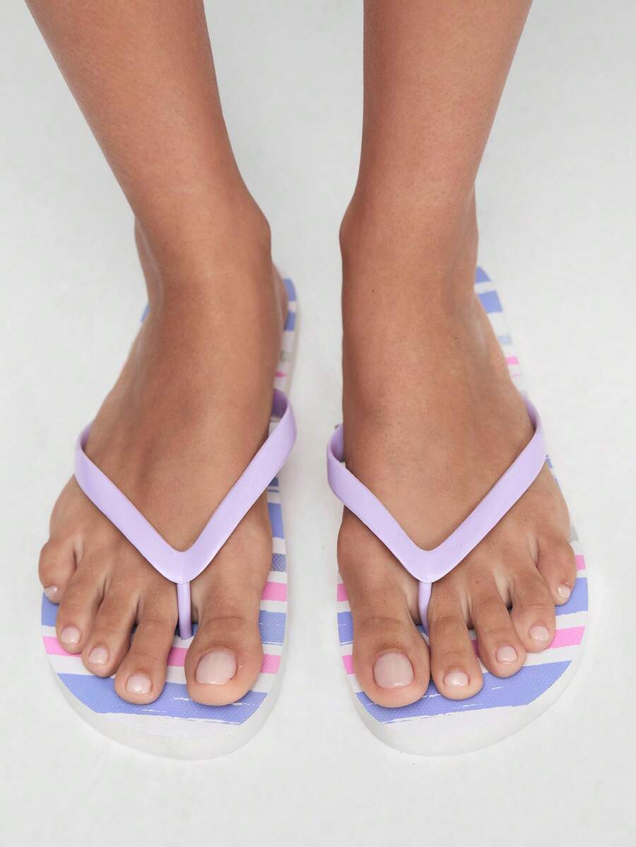 Grefit Sandalias de chanclas con estampado de leopardo, zapatos de triángulo para vacaciones de verano en la playa, pantuflas cómodas para usar en casa - Rayas moradas - Ver 1