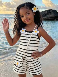 SHEIN Vintaside Kids 女童夏季新款彩色鉤編彈性波浪條紋無袖修身連身褲，附肩帶與花朵裝飾，搭配精緻花卉斜挎包，甜美可愛度假海灘連身褲套裝 - 黑與白 - 查看 8