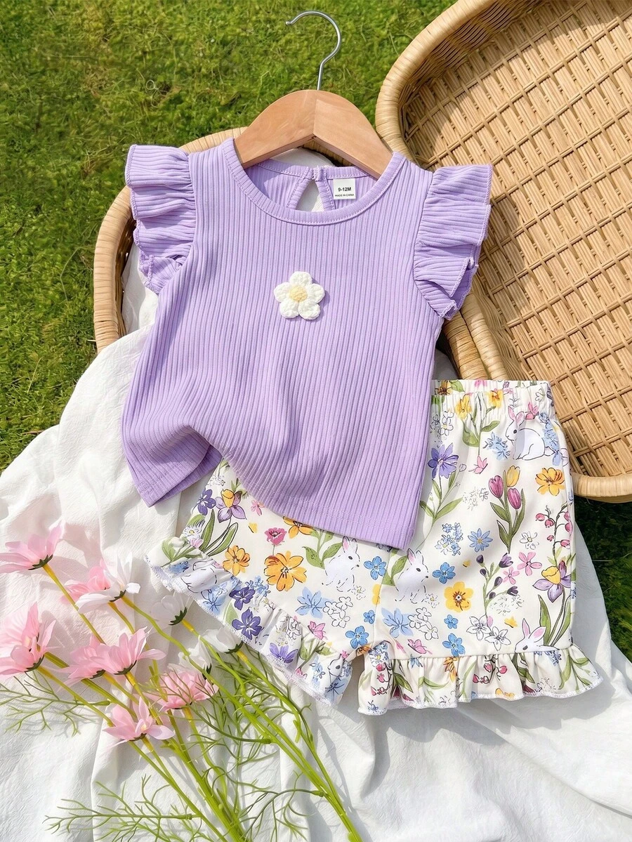 SHEIN Playful Pals 女嬰幼兒可愛3D針織花朵柔軟羅紋紫色圓領荷葉袖背心上衣,搭配織紋兔子與花卉滿版印花彈性腰圍荷葉邊短褲,女嬰套裝,女嬰服飾,甜美可愛風格,清新花卉,鄉村田園風,適合春夏外出 - 紫色 - 查看 1