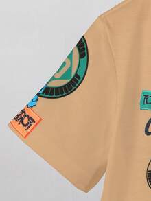 SHEIN Streecool Kids 两件套男孩条纹印花圆领T恤搭配水洗牛仔裤。牛仔口袋装饰T恤与水洗牛仔裤面料相得益彰，打造别具一格的穿搭。简约时尚的设计彰显男孩的个人魅力，适合日常休闲和校园穿着，四季皆宜。 - 杏色 - 查看 6