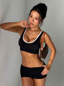 Easithlete Easithlete 女款極簡條紋拼接短版運動內衣 - 黑色 - 查看 6