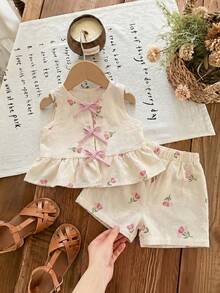 SHEIN 兒童嬰兒/幼兒（女童）背心套裝，碎花印花皺褶布料圓領無袖上衣與短褲套裝 - 粉色 - 查看 1