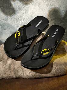 BATMAN X SHEIN 黑色夾腳拖鞋，EVA輕量材質，透氣快乾，柔軟舒適，室內、淋浴、夏春海灘、度假適用 - 深灰色 - 查看 2
