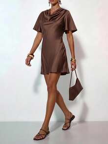 Zivah Nouvelle robe mini pour femme à col roulé en satin marron, manches courtes, taille cintrée, silhouette trapèze, style décontracté pour le trajet, la plus vendue cet été, convient pour le port quotidien, les vacances, les voyages, les plages, les fêtes, les tenues d'aéroport, les tenues de brunch, les affaires, l'élégance, le style bohème, le style nomade, le style décontracté, le shopping, le trajet, la tenue de remise des diplômes, la tenue de concert country, les festivals de musique-Z - Tabac - Voir 2