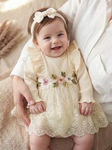 SHEIN Vintaside Kids 新生女嬰白色坑條三維刺繡花朵蝴蝶結拼接網紗洋裝與髮帶2件組，秋冬新款優雅適合戶外拍攝 - 杏色 - 查看 6