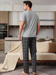 SHEIN Provexi 男士純色短袖上衣與格紋長褲居家休閒套裝 - 淺灰色 - 查看 2