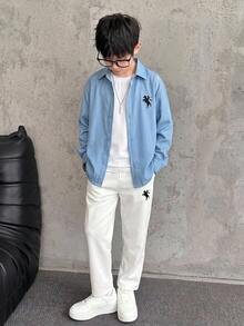 SHEIN 兒童青少年男孩騎士圖案印花單排扣襯衫與口袋長褲套裝 - 藍色 - 查看 5