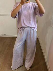 DAZY 2件組女款簡約修身短袖T恤與寬鬆睡褲家居服套裝 - 淡紫色 - 查看 4