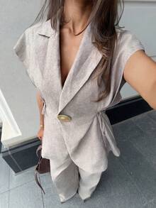 Aloruh 女款V領金屬扣飾收腰短袖西裝外套與高腰鬆緊寬鬆長褲通勤套裝 - 卡其色 - 查看 3