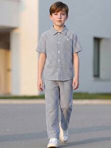 SHEIN 2件組兒童青少年男孩休閒學院風條紋翻領長袖寬鬆開襟襯衫與素色直筒長褲套裝，適合學校、花園、海灘、生日，春、夏、秋、冬四季穿著 - 黑與白 - 查看 5