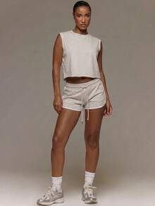 MUSERA ESSENTIALS Shorts para mujer - Beis - Ver 2