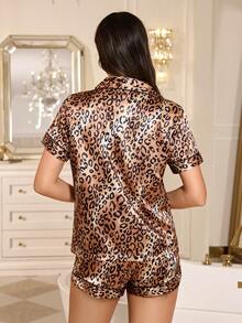 LuxeNights Elegantes Damen-Pyjama-Set mit Leopardenmuster, Kurzarm & Shorts, Seidiger Satin-Schlafanzug, Elegante Hauskleidung, Frühling/Sommer-Kleidung - Braun - Übersicht 2