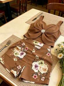 EMERY ROSE 休閒時尚 3D 花朵貼花與花卉印花細肩帶背心短褲套裝 - 棕色 - 查看 4
