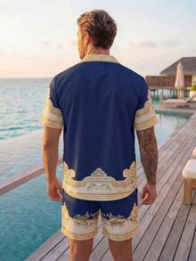VIVINTIMO Conjunto de camisa y pantalones cortos de vacaciones casuales para hombres con estampado retro de color contrastante - Azul Marino - Ver 2