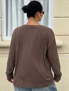 Dazy Plus 女款大尺碼棕色短袖休閒T恤，圓領字母印花圖案，春夏款 - 棕色 - 查看 2