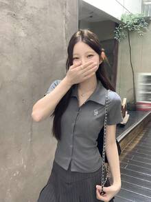 DAZY 女款字母印花休閒 Polo 領短袖 T 恤學院風上衣 - 灰色 - 查看 5