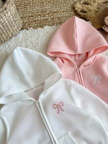 SHEIN LMoss Kids 買1送1，2件組女童純色連帽寬鬆休閒衛衣，度假風，休閒學院風，適合秋冬，日常休閒穿搭，學校，聖誕節，女童冬季服飾，聖誕套裝，派對套裝，日常上學，生日套裝，公主套裝，母女/姐妹套裝，柔軟舒適，天鵝絨面料 - 彩色 - 查看 3