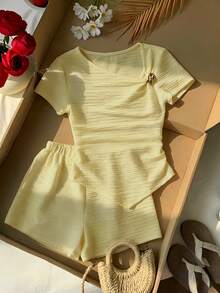 SHEIN Conjunto de camiseta de manga corta asimétrica de diseñador amarillo para adolescente (niña) con cuello inclinado y cintura con volantes, - Amarillo - Ver 8