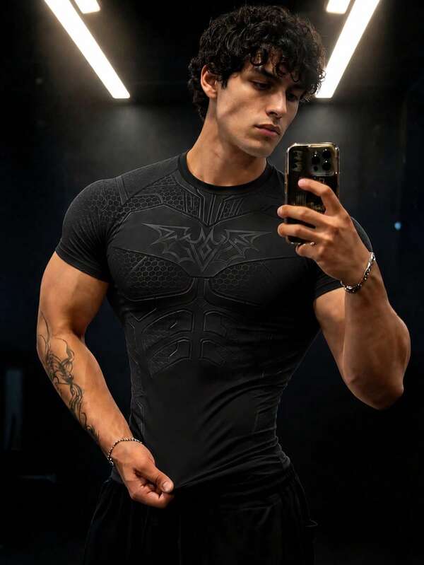 GymBeat Camiseta deportiva de manga corta con estampado geométrico y mangas raglán para hombre