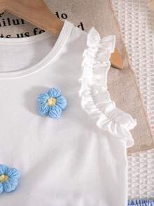 SHEIN 2件組女童夏季新款套裝 米色針織提花荷葉邊背心上衣 + 藍色3D花朵荷葉邊條紋短褲，可愛嬰幼兒夏季度假/海灘/海邊服飾 - 藍色 - 查看 6