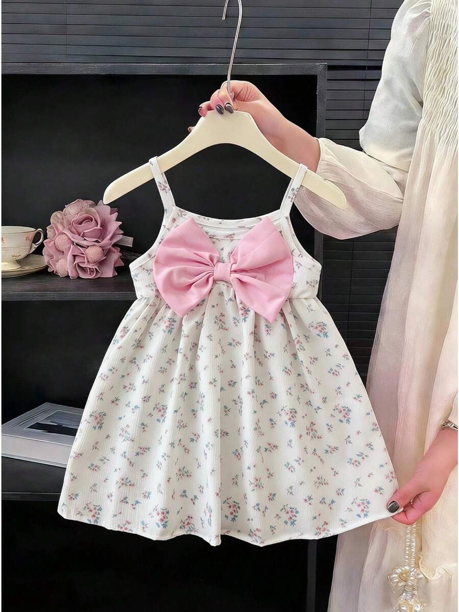 SHEIN 女嬰時尚可愛簡約3D蝴蝶結裝飾碎花細肩帶洋裝，適合生日派對、日常穿著、外出、度假與玩樂