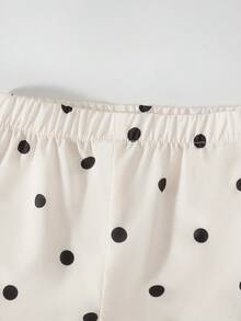 SHEIN Playful Pals 2件/套 嬰兒女童春夏季新款背心上衣與短褲套裝，黑色蝴蝶結印花無袖上衣 + 米色波點蝴蝶結裝飾短褲，柔軟可愛親膚休閒百搭時尚套裝 - 黑與白 - 查看 11