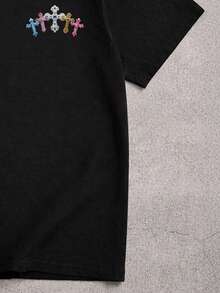 Manfinity EMRG Kaos Pria Lengan Pendek Kerah Bulat dengan Motif Perhiasan Imitasi - Hitam - View 5