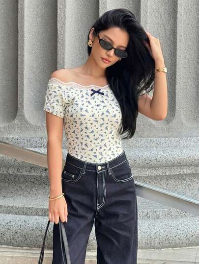 Yunfilé Lace Trim Short Sleeve T-Shirt, Ditsy Floral Elegant Cute Off-Shoulder Crop Top For Summer Date Everyday Everyday Blue Floral Floral