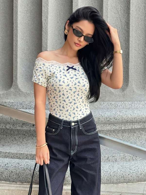 Yunfilé Lace Trim Short Sleeve T-Shirt, Ditsy Floral Elegant Cute Off-Shoulder Crop Top For Summer Date Everyday Everyday Blue Floral Floral