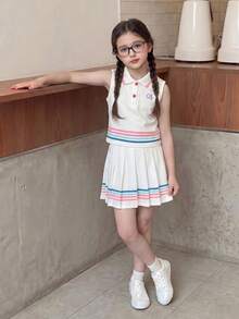 SHEIN Casuvi Kids 女童格子领无袖露脐上衣+百褶裙套装，粉色格子清新可爱，上衣饰有马匹图案，裙子侧边饰有白色滚边。适合暑期学校、文化活动、亲子下午茶等场合，甜美学院风，轻松打造可爱时尚的小公主造型。 - 白色 - 查看 1