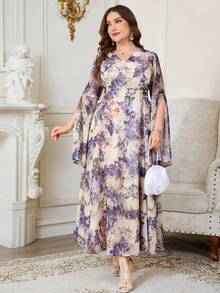 Reflora Gaun Elegan Lengan Panjang Motif Bunga dengan Belahan di Bagian Bawah untuk Wanita Ukuran Plus - Purple - View 6