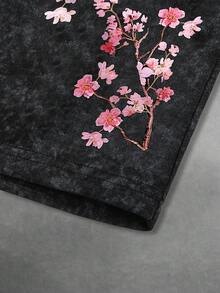 Manfinity EMRG 黑色做舊紋理男士短褲，日系復古粉色櫻花東京字母印花，春夏街頭休閒抽繩短褲 - 彩色 - 查看 3