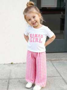 SHEIN Playful Pals 2-teiliges Sommer-Mode-Set für Baby-Mädchen im minimalistischen Streetstyle, weißes Kurzarm-T-Shirt mit rosa karierter Stickerei-Dekoration auf der Brust und rosa gestreifte lange Hose, geeignet für Alltag, Schule, Lässig und Sport - Pink - Übersicht 4