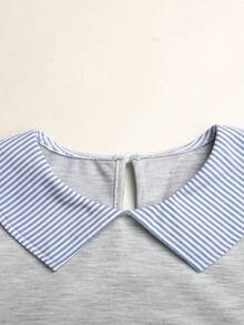 SHEIN 青少年女孩 Polo 童裝條紋刺繡圖案短袖中長洋裝，適合青少年女孩，對比色荷葉領花瓣袖印花洋裝，適合學校與戶外活動 - 灰色 - 查看 2