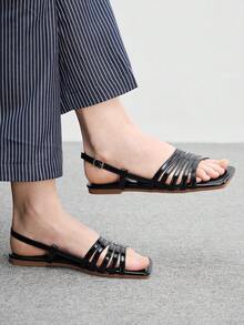 CUCCOO BIZCHIC 經典簡約時尚銀色方頭細帶平底涼鞋 女鞋 2025夏季 扣環後帶羅馬鞋 百搭通勤開趾涼鞋 - 黑色 - 查看 10