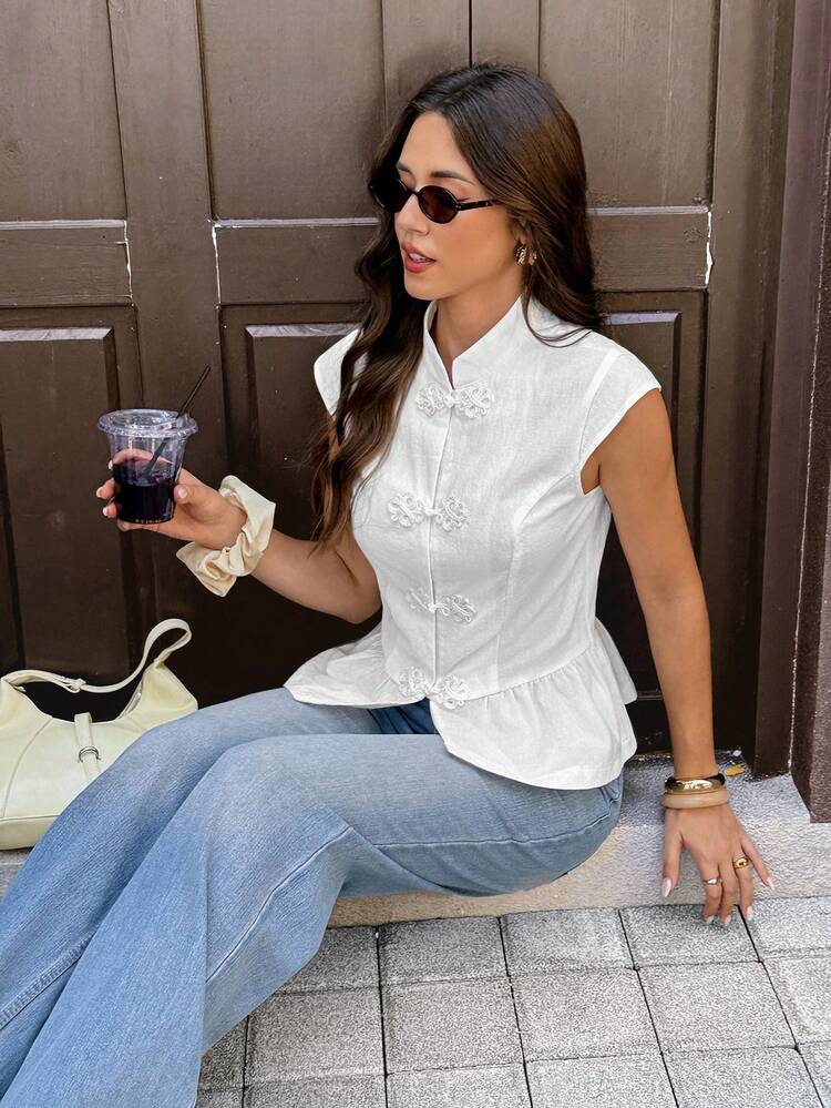 Serisse بلوزة نسائية أنيقة بتصميم أزرار ضفدعية وأكمام قصيرة - أبيض - مشاهدة 6