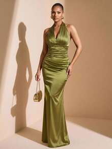 Glamrae Elegante vestido de noche de satén brillante verde oliva, minimalista y sofisticado, con cuello halter, escote en V, cintura favorecedora, plisado y estilo sirena para mujer, adecuado para citas, vacaciones en la playa, bodas, despedidas de soltera, graduaciones y fiestas de regreso a casa - Verde Oscuro - Ver 8