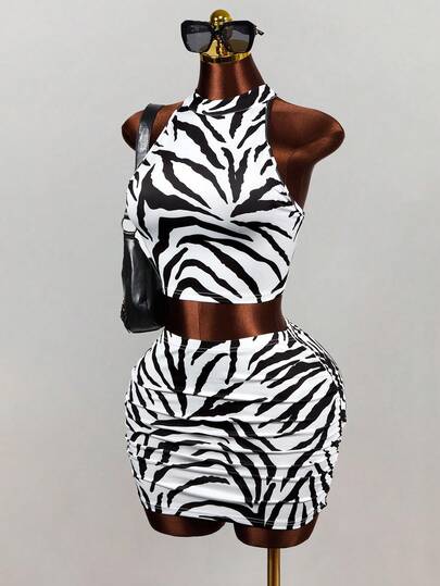 Mistrie Conjunto de 2 piezas para mujer con estampado de cebra en blanco y negro, top corto con cuello halter y espalda descubierta & minifalda ajustada, sexy