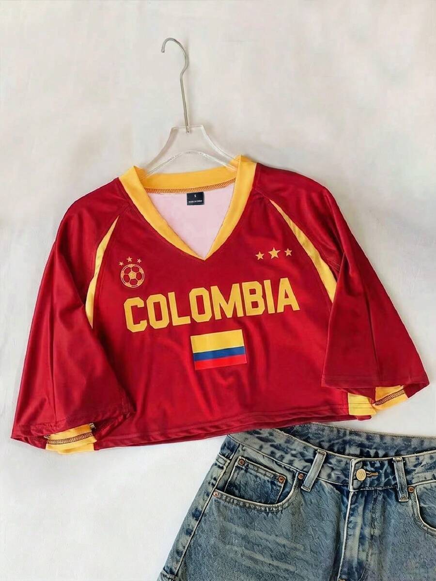 Comfortcana 女款夏季短袖V領哥倫比亞國家足球隊球衣上衣,對比色字母印花休閒短版上衣,插肩袖針織毛衣,復古學院風經典時尚青春街頭風,面料光滑舒適,適合比賽日,2026世界盃運動時尚足球街頭風 - 彩色 - 查看 1