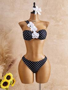 Bonvoyette Conjunto de traje de baño de 3 piezas para mujer, estilo minimalista elegante romántico casual sexy dulce lindo de moda para verano playa vacaciones, estampado básico versátil de lunares blanco y negro, decoración de flores 3D, diseño de cuello asimétrico estilo bandeau, minifalda ajustada de media pierna, adecuado para playa, resort, spa, festival de música, luna de miel y ocasiones de vacaciones casuales - Blanco y Negro - Ver 4