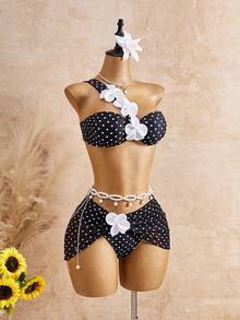 Bonvoyette Conjunto de traje de baño de 3 piezas para mujer, estilo minimalista elegante romántico casual sexy dulce lindo de moda para verano playa vacaciones, estampado básico versátil de lunares blanco y negro, decoración de flores 3D, diseño de cuello asimétrico estilo bandeau, minifalda ajustada de media pierna, adecuado para playa, resort, spa, festival de música, luna de miel y ocasiones de vacaciones casuales - Blanco y Negro - Ver 5