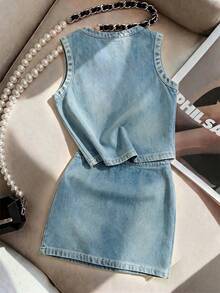 SHEIN PETITE 2026 Novo Conjunto de 2 Peças com Regata de Gola Redonda Sem Mangas com Estampa Falsa 3D de Denim + Saia com Estampa Falsa de Denim, Roupa Artesanal com Contas, Conjunto Casual Azul de 2 Peças, Estampa Falsa de Denim, Casual de Rua, Estilo Vintage Americano, Adequado para Uso Diário, Passeios Casuais, Férias, Looks de Verão, Ajuste Emagrecedor Primavera/Verão - Multicolorido - Visão 2