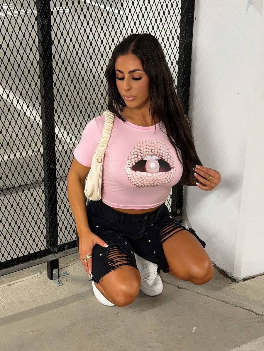 SAYEHFBABY Camiseta de manga corta con cuello redondo estilo Y2K, longitud regular, para todas las estaciones, con estampado de labios y perlas, para mujer casual de verano - Rosa Pálido - Ver 1