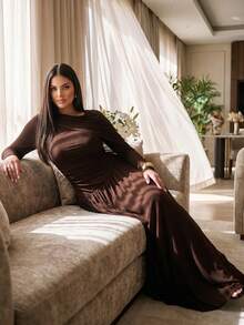 Auveirra 大尺碼女款咖啡棕長袖網眼針織不對稱連身裙 優雅風 - 咖啡棕 - 查看 3