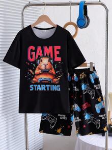 SHEIN 青少年男孩春夏季新款遊戲印花針織上衣與全印遊戲主機短褲 2 件套居家服 1 套，適合日常休閒穿著 - 黑色 - 查看 3