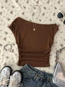 SHEIN Camiseta casual de unicolor con hombro asimétrico, plisada y acanalada, de ajuste ceñido para adolescentes - Café integral - Ver 5