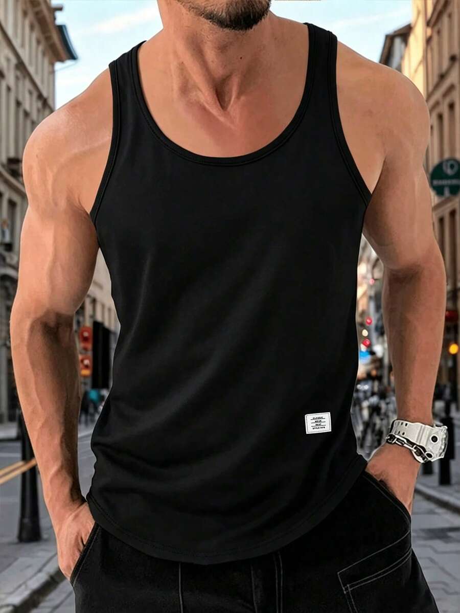 Manfinity Homme Áo ba lỗ nam, áo ba lỗ thể thao xuân/hè, phong cách dễ phối đồ, áo ba lỗ đen, thiết kế gấu cong, trang trí miếng đắp denim, áo ba lỗ vai hẹp thường ngày, chất vải mềm mại và thoải mái, phù hợp cho thể thao mùa hè, du lịch, ở nhà, món đồ thời trang nam đa năng xuân/hè - màu đen - Xem 1